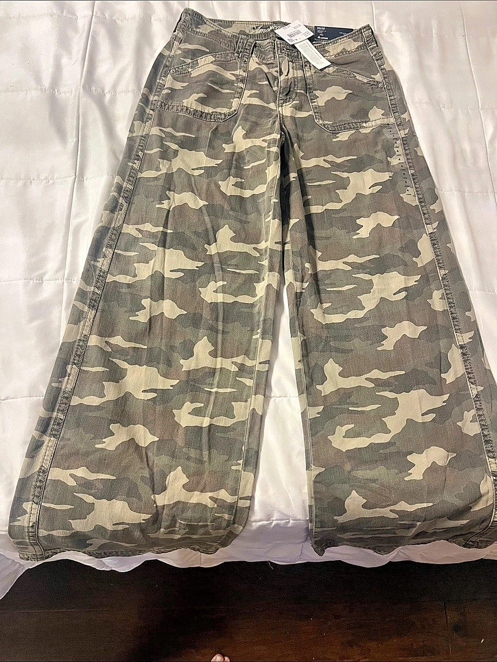 American Eagle AE Low-Rise Ultra Wide-Leg Pant Camo Jeans Waist 27 Long